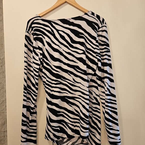 Top - Picture 1 of 2